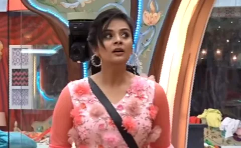Bigg Boss 3 Telugu Sreemukhi As Chandramukhi In Sixth Weekend - Sakshi
