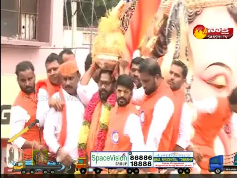 Balapur Laddu Fetches 17.60 lakhs