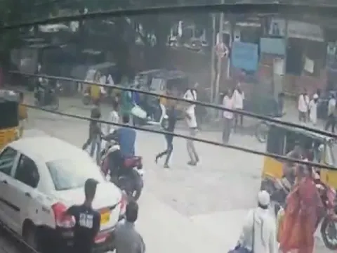 Young Man Attack On Hyderabad Traffic Home Guard