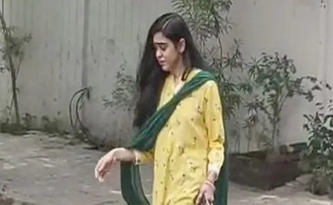 Tej Prataps Wife Aishwarya Leaves Rabri Devis Home - Sakshi