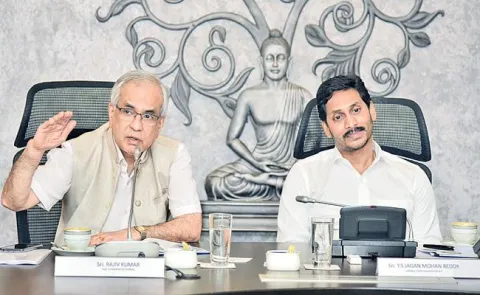 Niti Aayog VC Rajiv Kumar meets CM YS Jagan