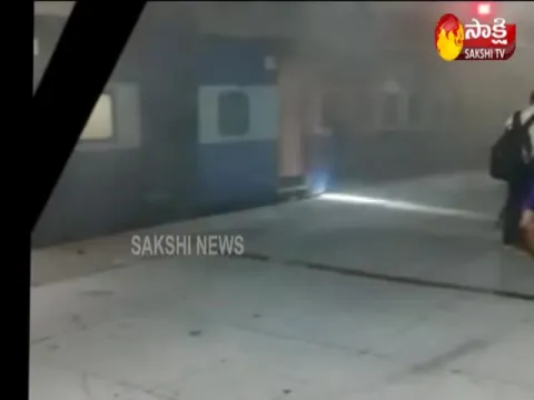 Fire breaks out in Super Fast Express in Bhadradri
