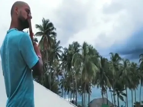 Shikhar Dhawan plays flute