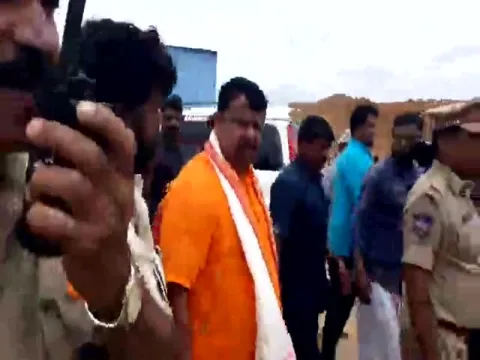 BJP MLA Raja Singh Visits Yadadri Temple
