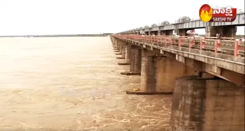 Godavari Receives Huge Flood Water