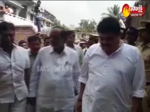 Telangana BJP President Laxman Pays Tribute to Surender Goud 