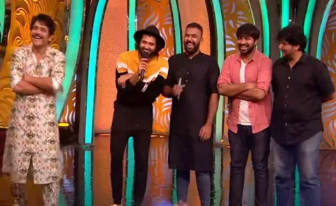 Meeku Matrame Chepta Movie Team Enter To Bigg Boss House - Sakshi