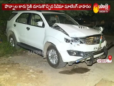 Narrow Escape For Ponnala Lakshmaiah From Road Accident