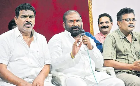 TSRTC JAC Leader Slams CM KCR