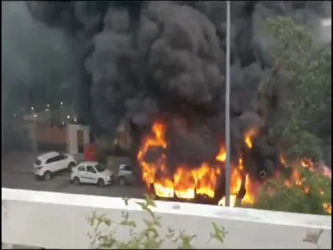 Two Buses Set On Fire By Protesters In South Delhi   - Sakshi