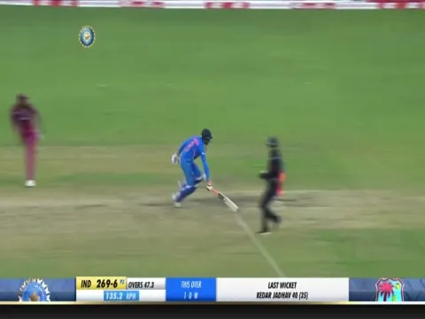 Virat Kohli Miffed After Ravindra Jadeja Run Out - Sakshi