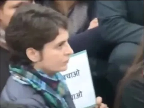 Priyanka Gandhi Protest At India Gate Over CAA - Sakshi