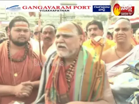 Tirumala Vaikunta Uttara Dwara Darshini Only For Towdays Says Swaroopanandendra Saraswati Swami - Sakshi