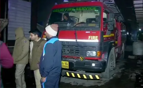 9 killed in Delhi godown fire