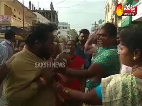 Woman Beats Man With Slipper in banswada