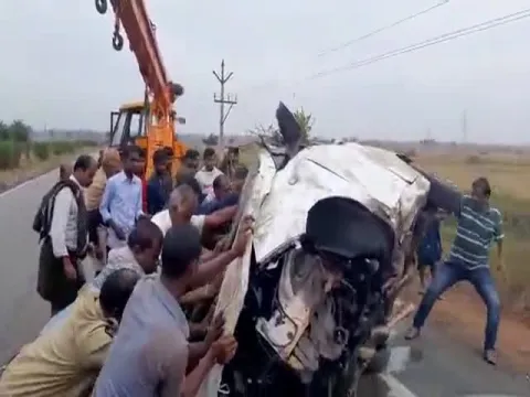 5 of family die in car accident in Srikakulam