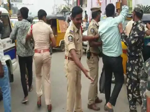 JNU Attack-Students Stop Krishna Reddy Convoy 