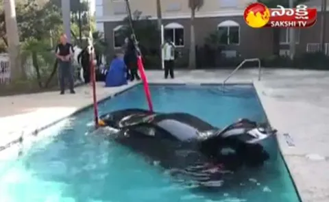 Watch, Pics of car submerged in hotel pool in Florida go viral - Sakshi
