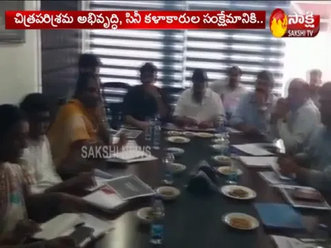 Talasani Srinivas Yadav Meets Chiranjeevi And Nagarjuna In Annapurna Studios - Sakshi