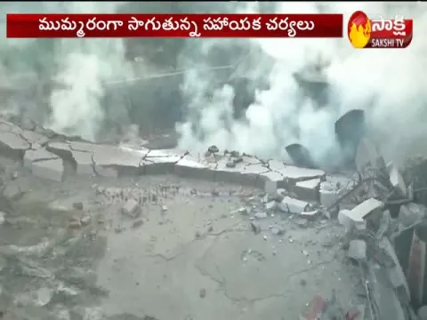 Building collapses after fire breaks out in Talab