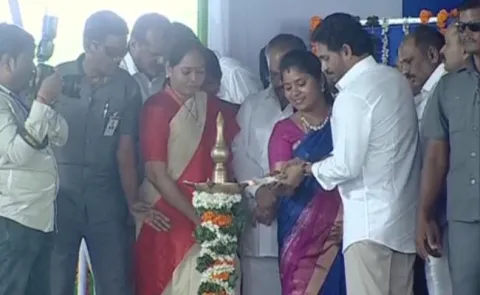 AP CM YS Jagan Launch Jagananna Vasathi Deevena Scheme