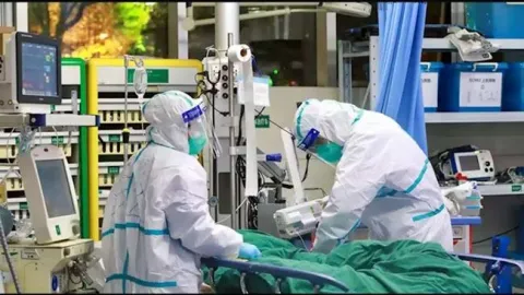 Coronavirus kills nearly 500