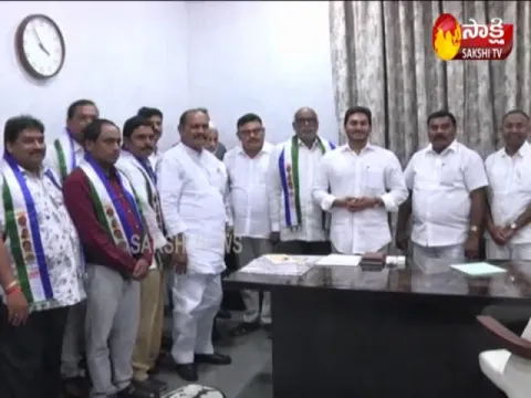 TDP leader and former MLC Dokka Manikya Vara Prasad joins YSRCP