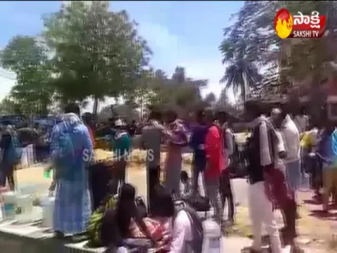  Workers Are Stucked In Borders Of Karnataka And Andhrapradesh
