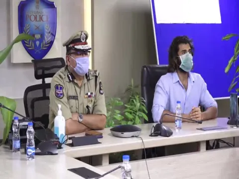Vijay Devarkonda Interacted With Field Level Hyderabad City Police Officers