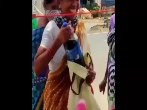 Viral Video: Woman Helps On Duty Police To Given Cooldrink