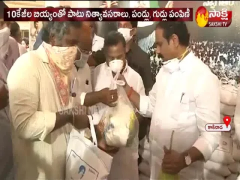 Kannababu Distributes Daily Essentials To Journalist in Kakinada