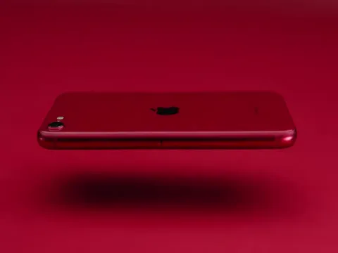 Apple launches iPhone SE