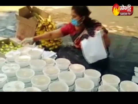 Pushpa Sreevani cooks food for needy during lockdown in Kurupam 