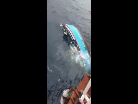 Indian Coast Guard Rescues 6 Srilankan Fishermen In Bay Of Bengal Video