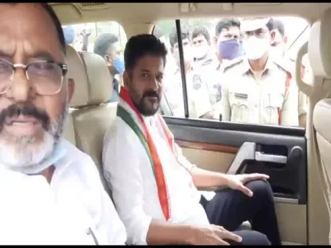Police Stopped Congress Leaders On Srisailam Power Plant Incident