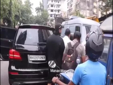 Ranveer Singh Minor Accident At Mumbai