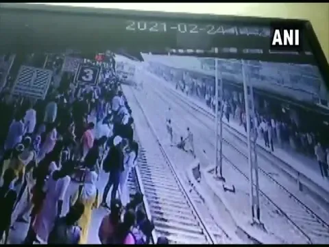 Suicide Attempt, Man Saved by RPF Inspector at Mumbai Virar Station