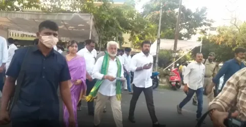 MP Vijayasai Reddy Exercised Right To Vote In Visakhapatnam