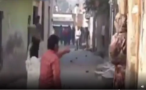 Two Groups Beaten Up With Stone Pelting And  Lathi Sticks In Uttar Pradesh - Sakshi