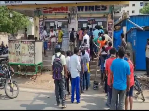 Hyderabad: Huge Queue At Liquor Shops After Telangana Get Lockdown