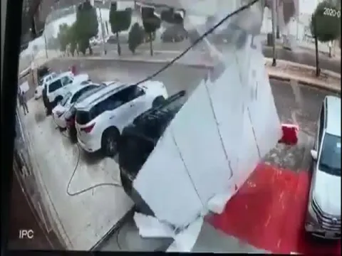 Viral Video Not Related To Cyclone Tauktae Mumbai Hotel