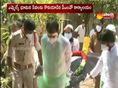 Bhumana karunakar Reddy performs last rites of 21 Covid victims