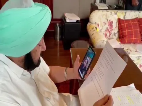 Viral Video: Selling Socks Catches Amarinder Singh's Attention 