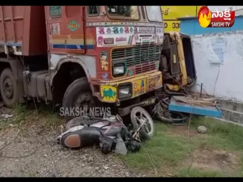 lorry and bike accident in vishaka