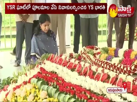 YS Bharathi Pays Tribute To YS Rajasekhara Reddy