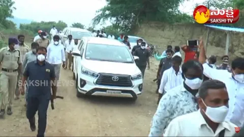 Congress MLA Seethakka Visits Podu Farmers