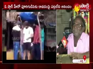 Allu Arjun Eats At A Roadside Hotel In Kakinada