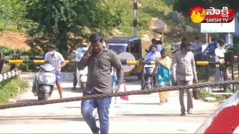 Public Face To Face On Bhuvanagiri Railway Gate Problems