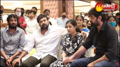 Actor Uttej Wife Padma Mourning Meet