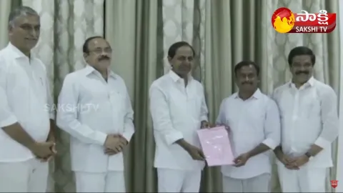 CM KCR Hands Over B Form To Gellu Srinivas Yadav